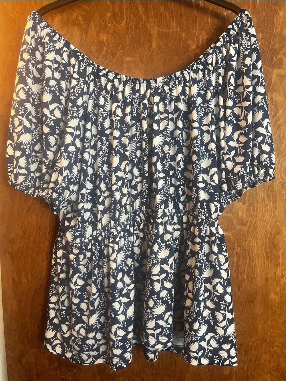 Women's Off-Shoulder Navy and White Floral elastic waist Top 1X